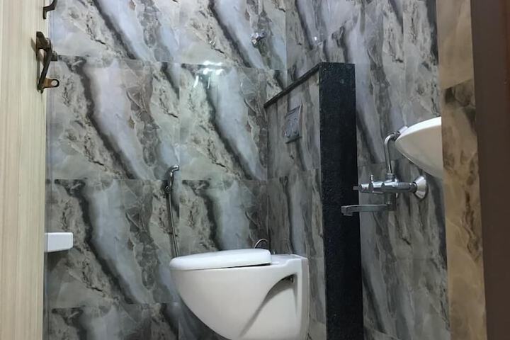 Room 8 of 17