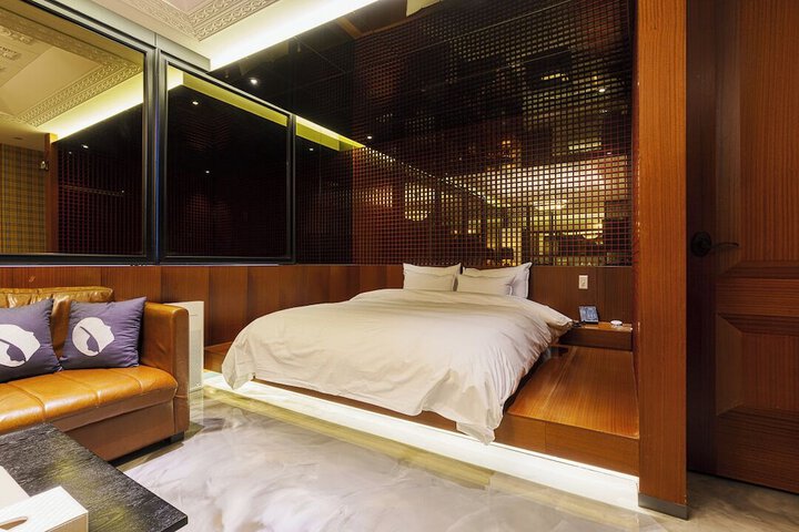 Room 32 of 95
