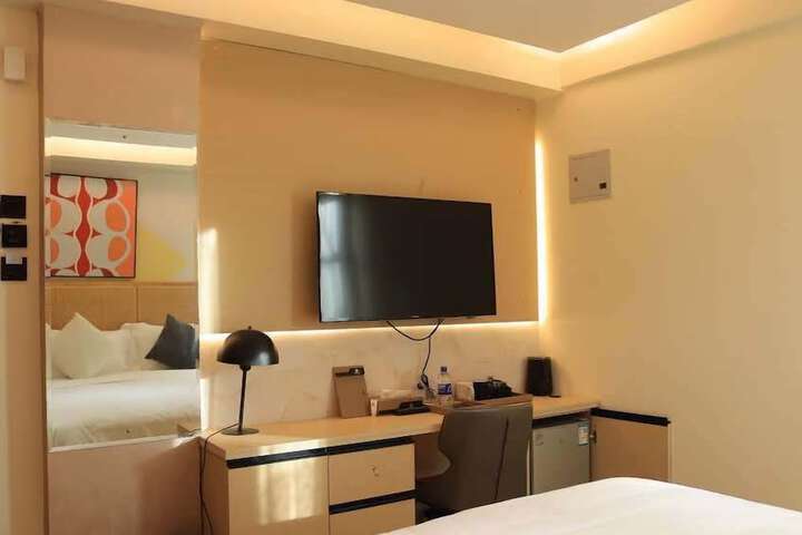 Room 11 of 20