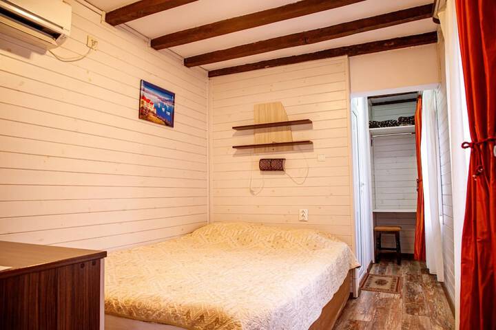 Room 10 of 37
