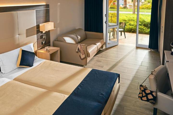 Room 7 of 42