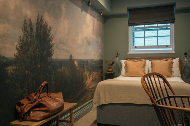 Room 102 of 209