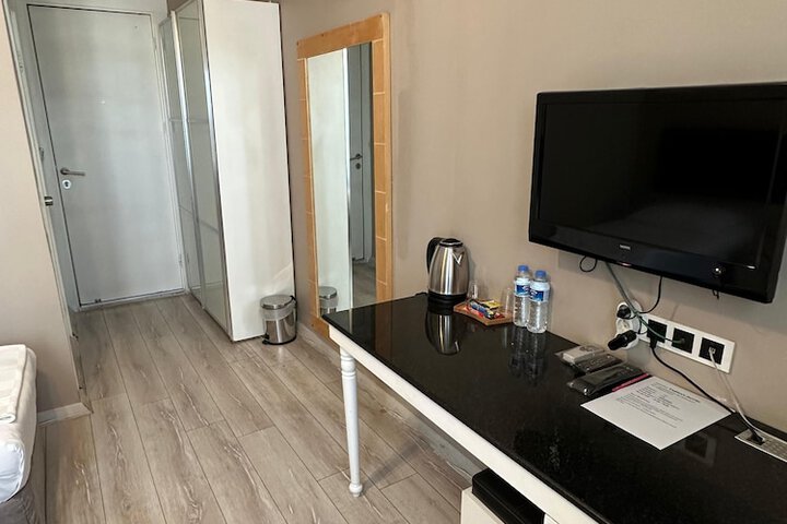 Room 5 of 77