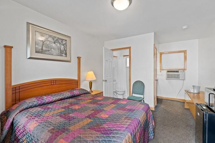 Room 4 of 28