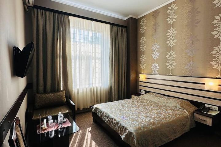 Room 11 of 30