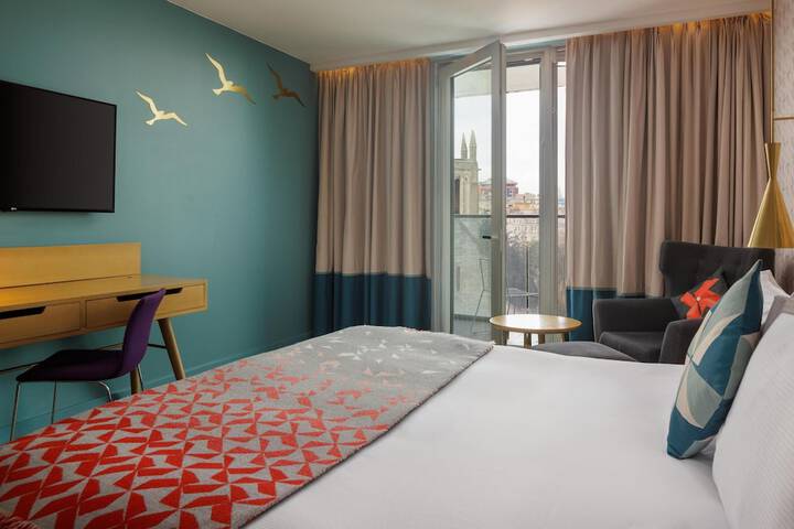 Room 47 of 143