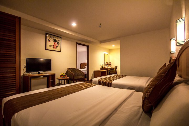 Room 8 of 38