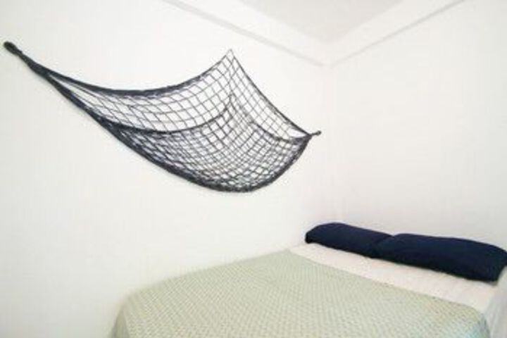 Room 11 of 32