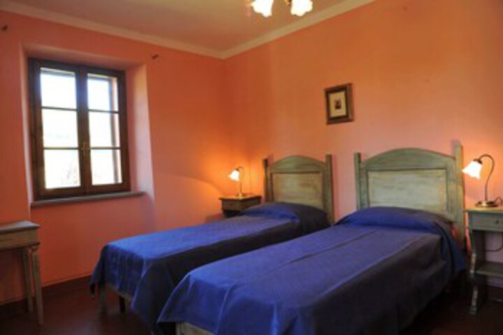 Room 25 of 34