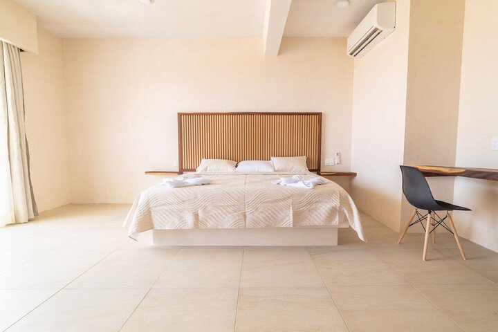 Room 3 of 90