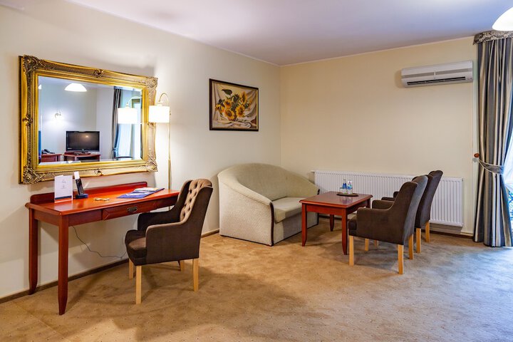 Room 10 of 48