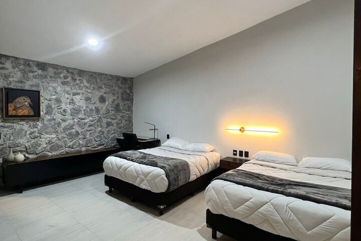 Room 5 of 32