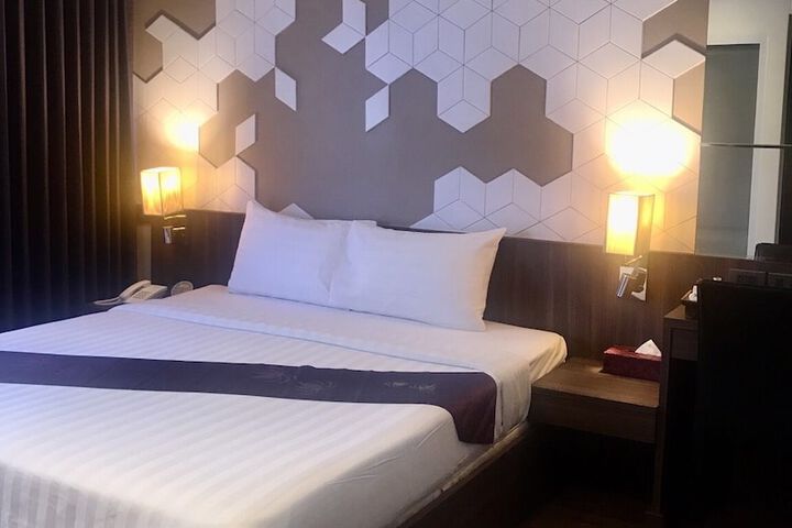 Room 11 of 25