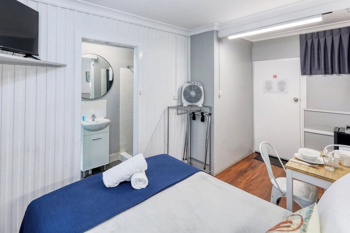 Room 6 of 37