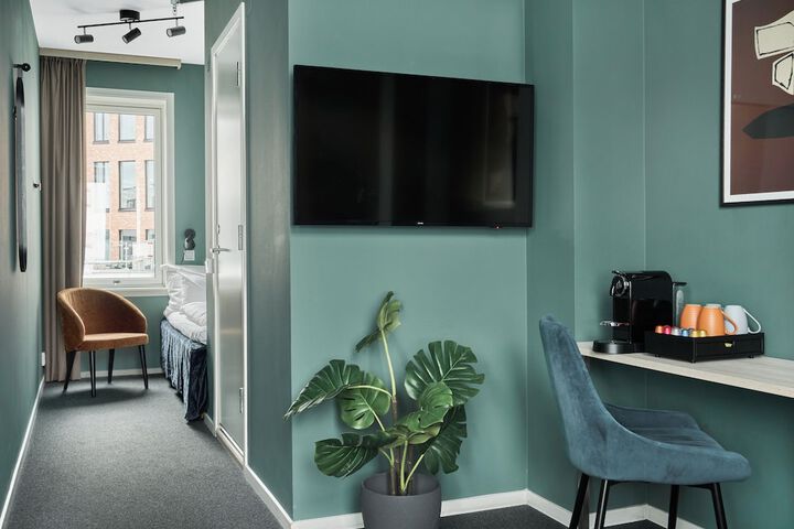 Room 13 of 34