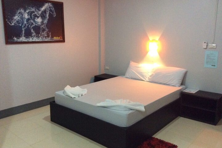 Room 7 of 18