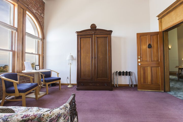 Room 16 of 120
