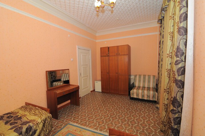 Room 26 of 100