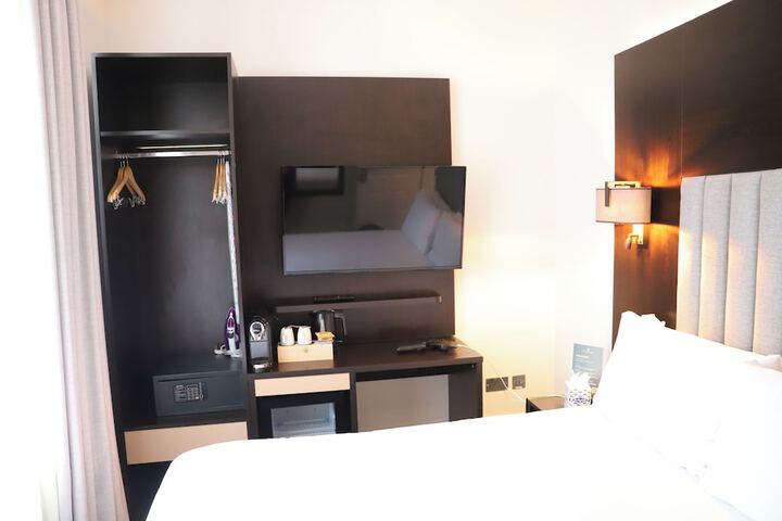 Room 43 of 68
