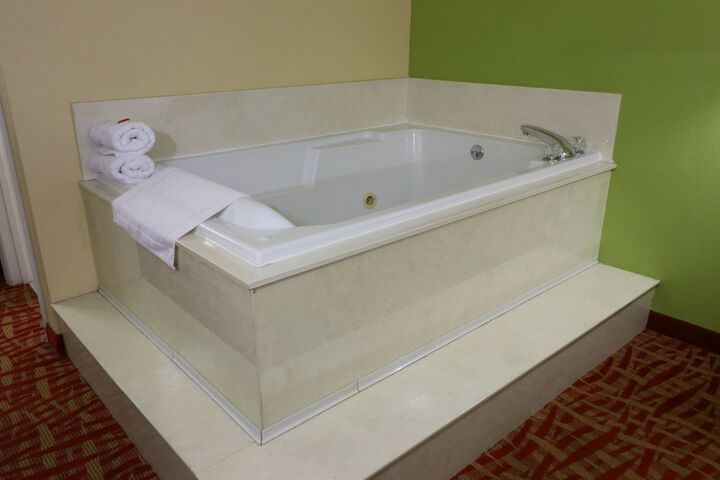 1 King Bed (8 of 8)