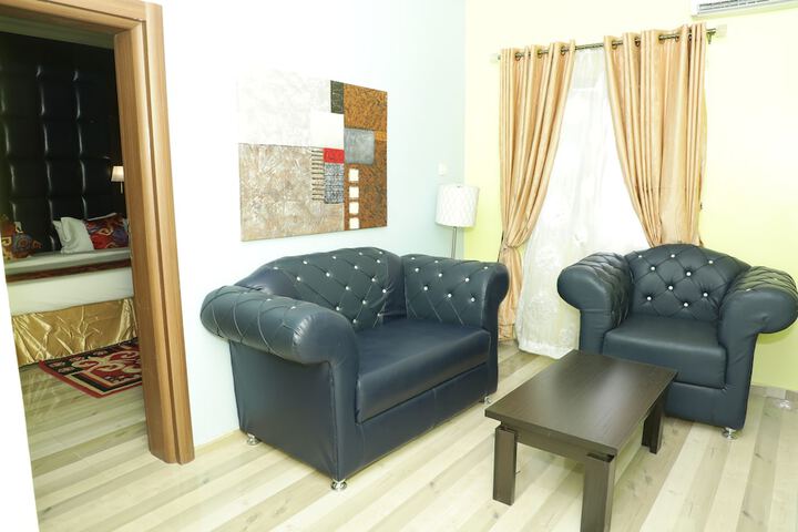 Room 9 of 16