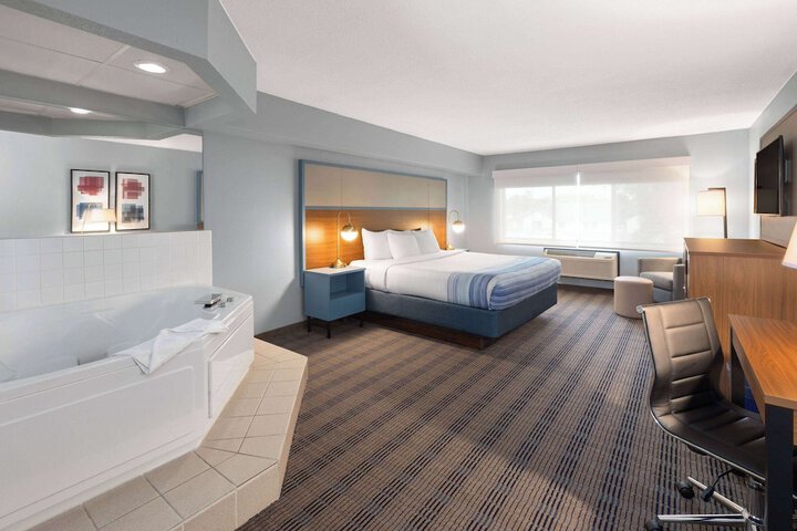 1 King Bed Executive Room Second Floor (5 of 23)