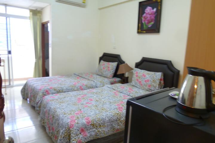 Room 10 of 99