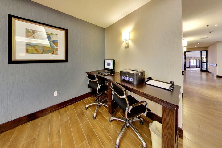 Business Center 104 of 108