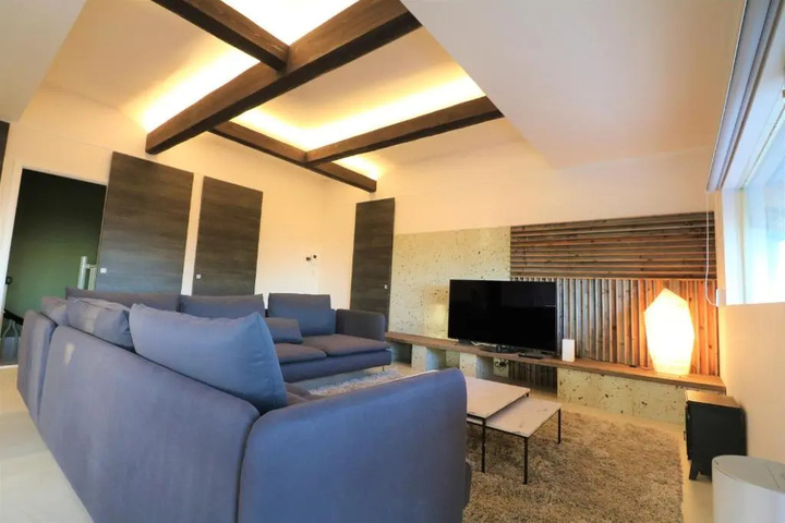 Room 2 of 17