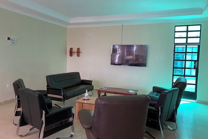 Lounge 14 of 15