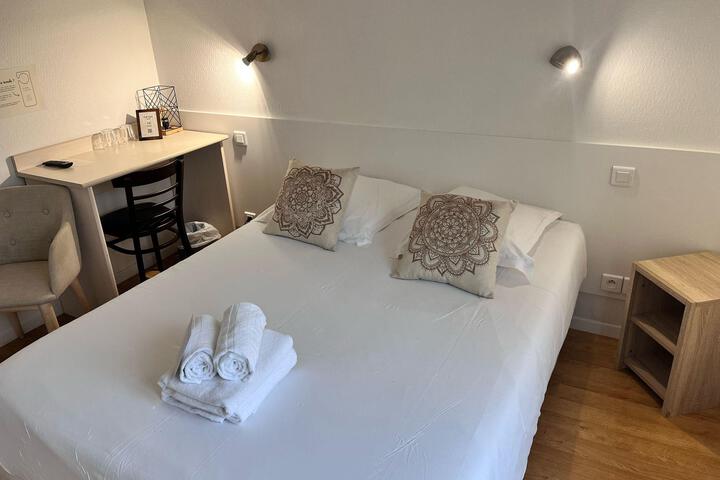 Room 2 of 2