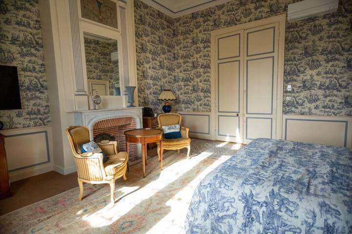 Room 12 of 169