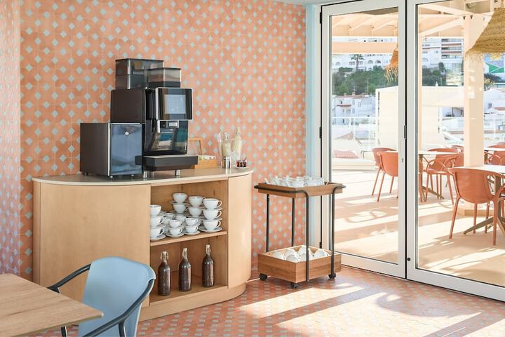 Breakfast/Coffee Service 64 of 117