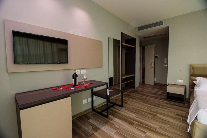 Room 11 of 20