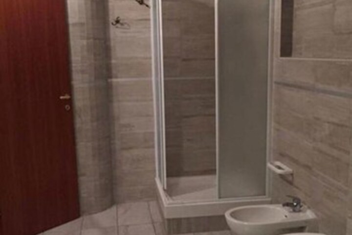 Room 4 of 10