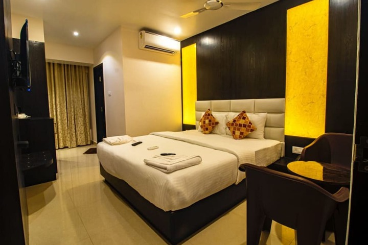 Room 10 of 32