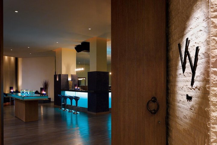 Lounge 80 of 87