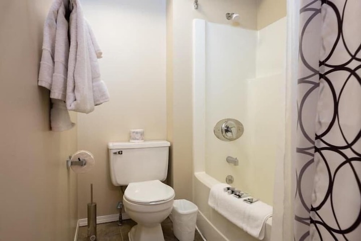 Room 35 of 72