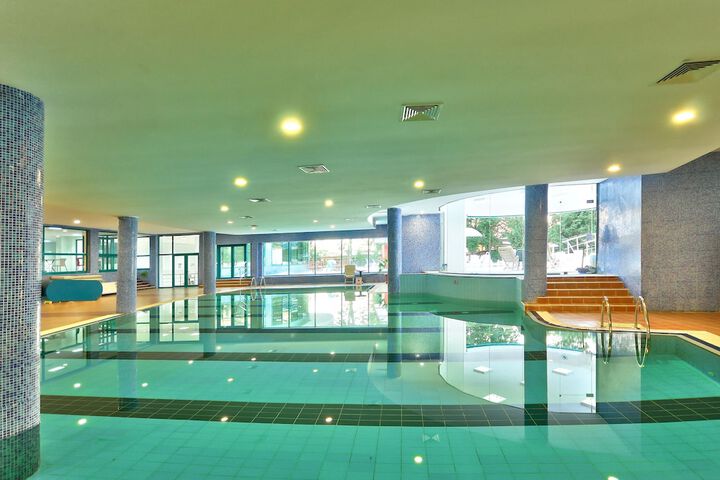 Pools & Facilities