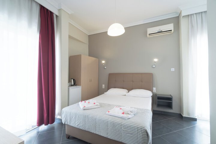 Room 15 of 48