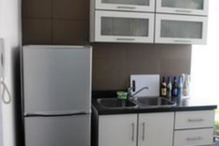 Room 6 of 12