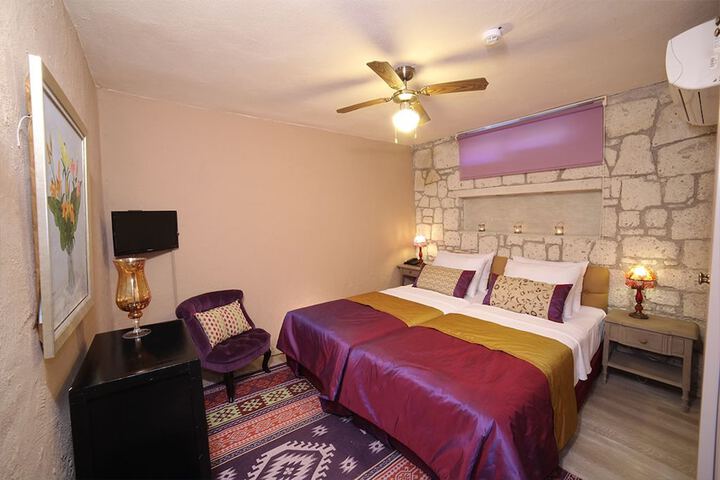 Room 9 of 35