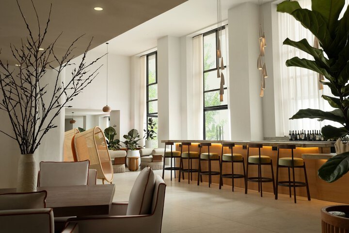 Lobby lounge
