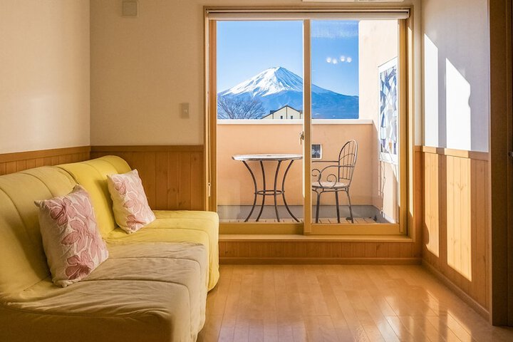 Room 22 of 102