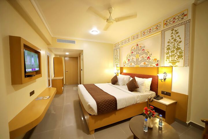 Room 10 of 37