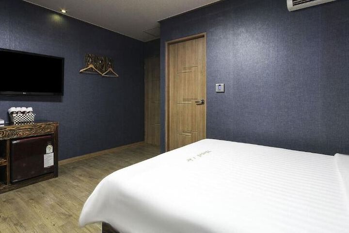 Room 25 of 57