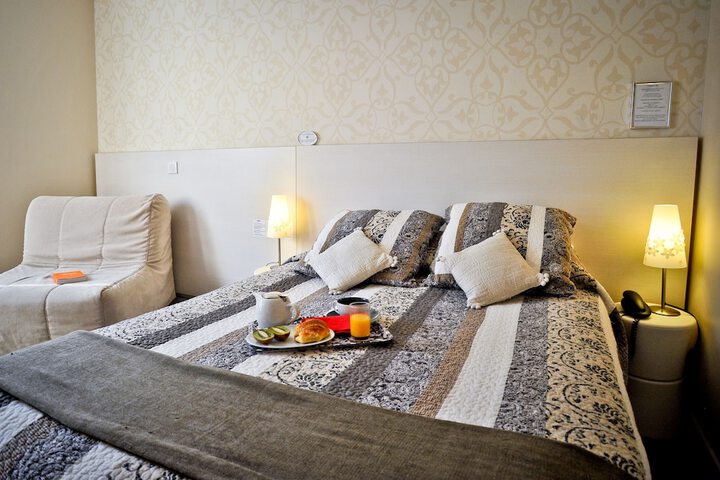 Room 10 of 34