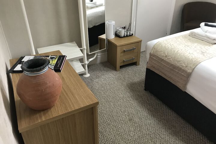 Room 7 of 30