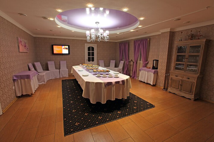 Dining 100 of 125