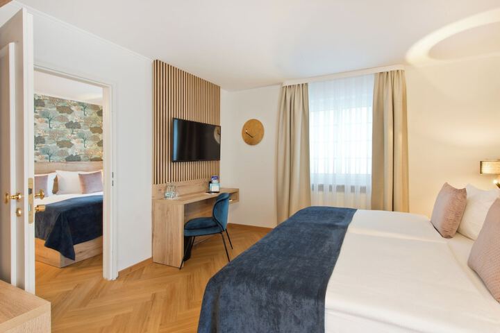 Room 35 of 91